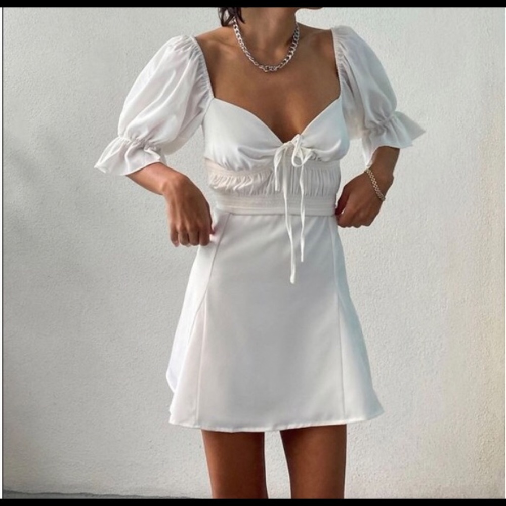 Urban Outfitter White Dress NWT (Small/Medium)